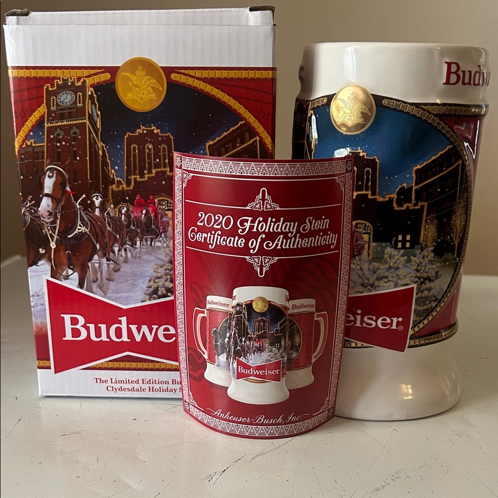 Budweiser Festive Stein with Red and Gold Accents Brewery Lights